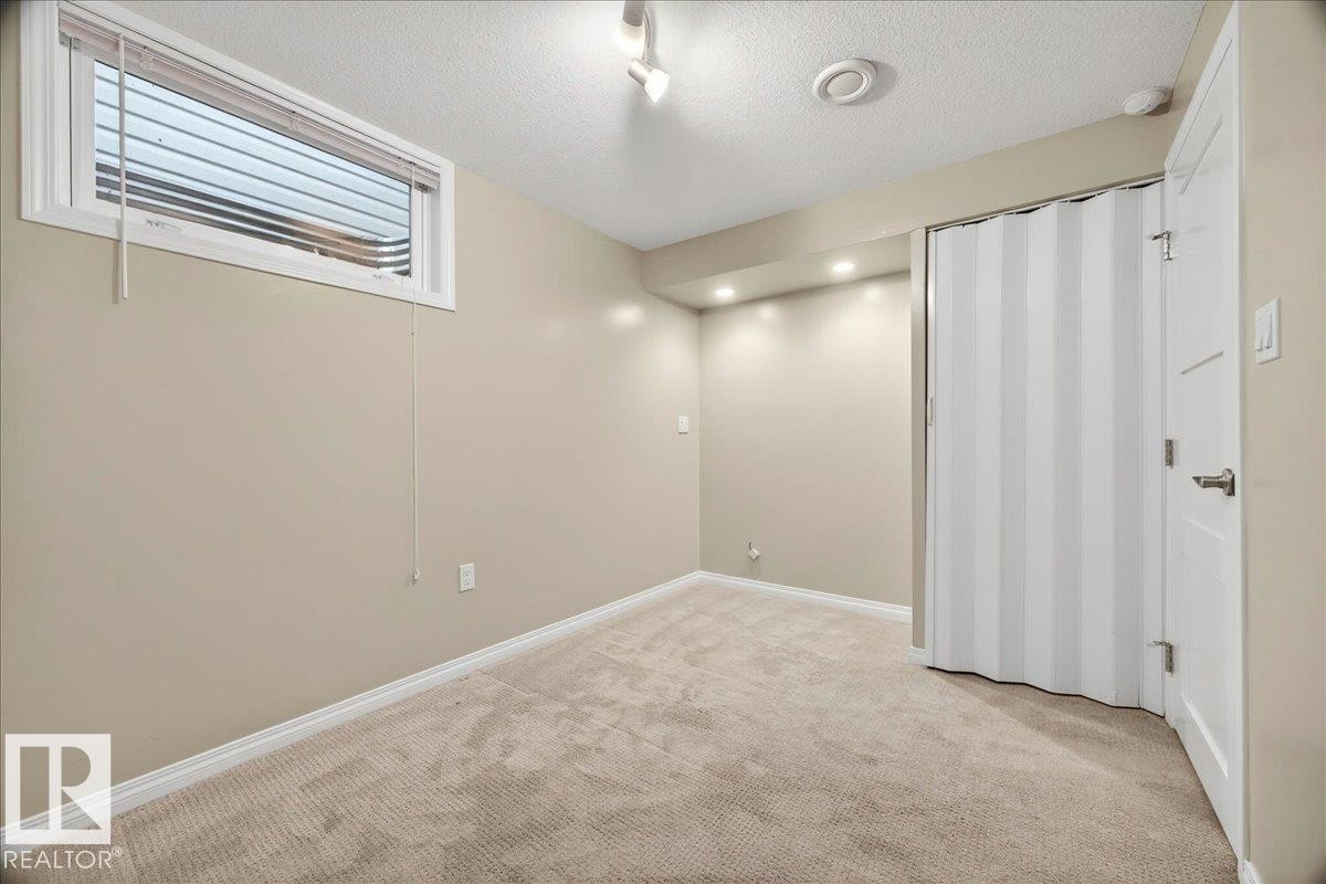15302 76 Av, Edmonton, AB