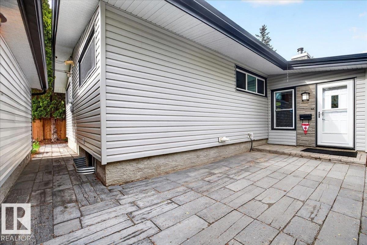 15302 76 Av, Edmonton, AB