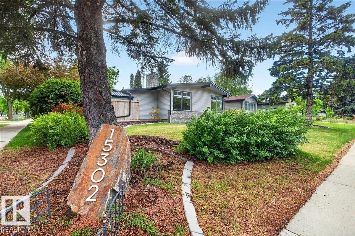 15302 76 Av, Edmonton, AB
