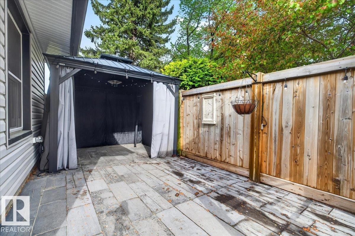 15302 76 Av, Edmonton, AB