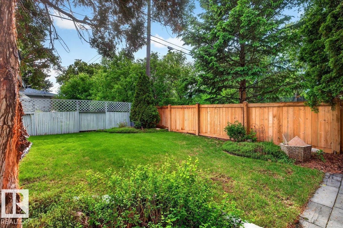 15302 76 Av, Edmonton, AB