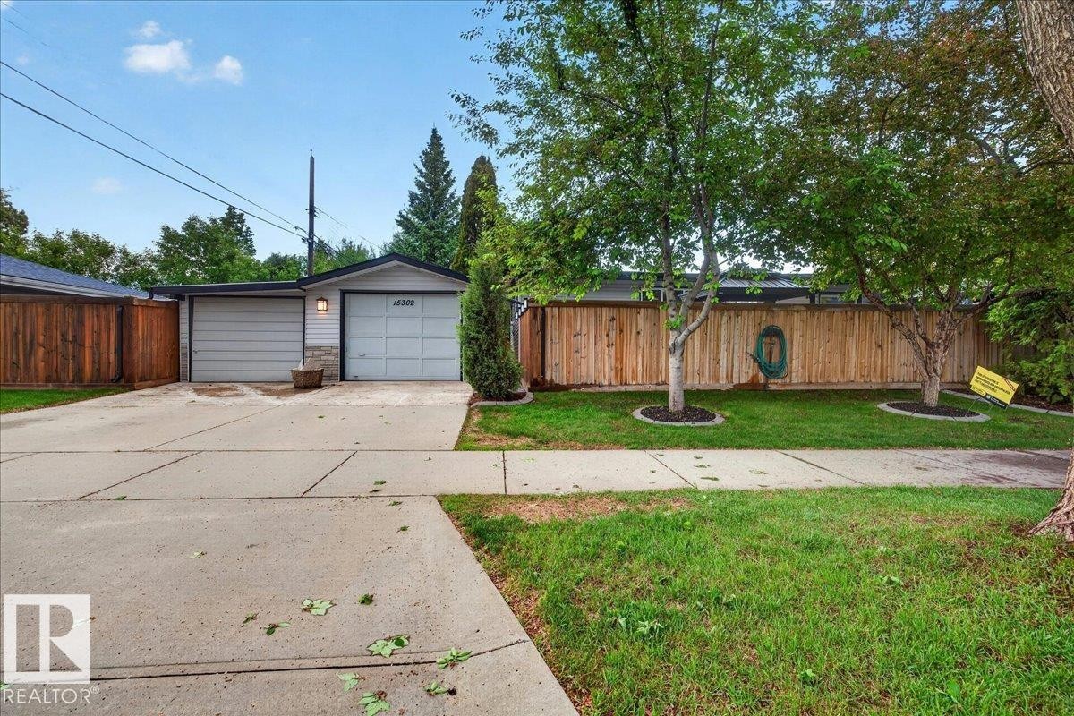 15302 76 Av, Edmonton, AB