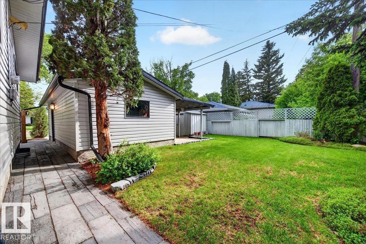 15302 76 Av, Edmonton, AB