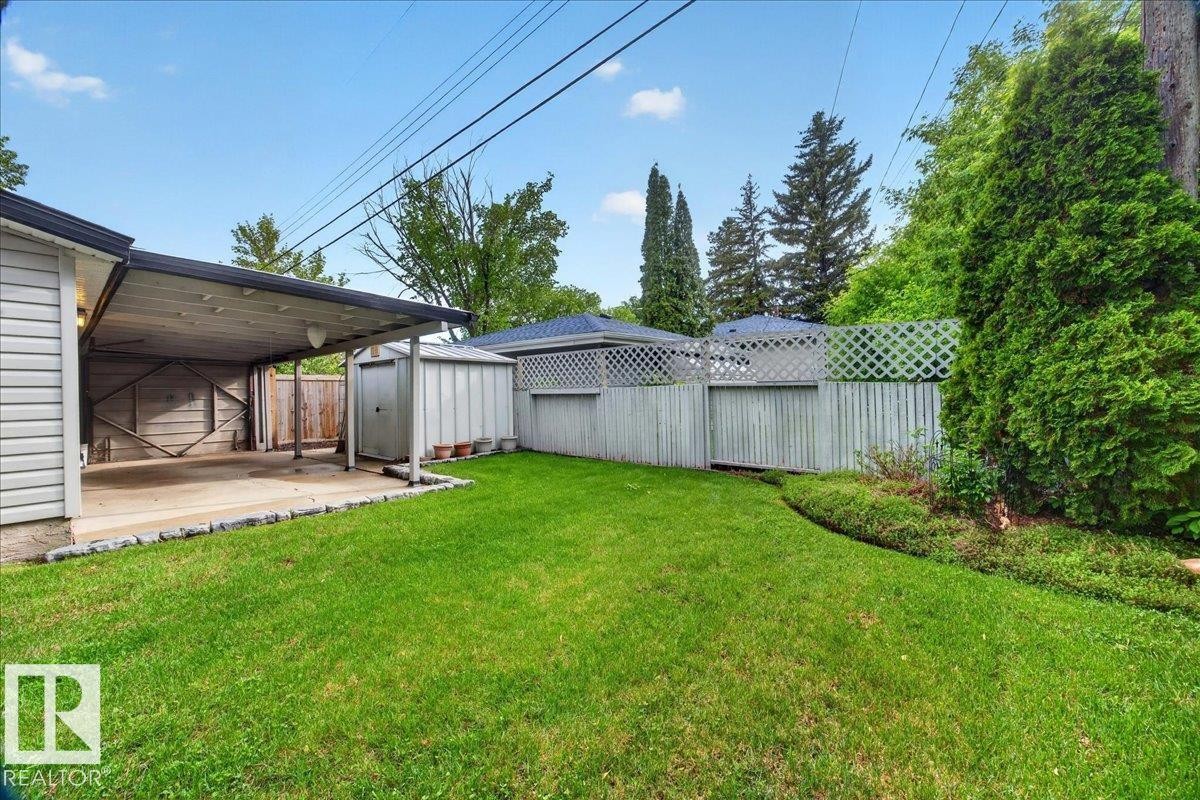 15302 76 Av, Edmonton, AB