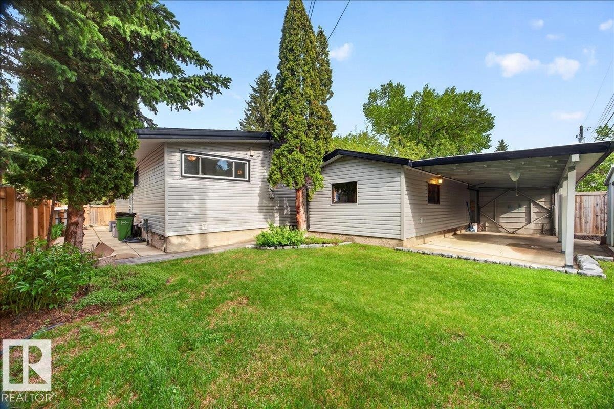 15302 76 Av, Edmonton, AB