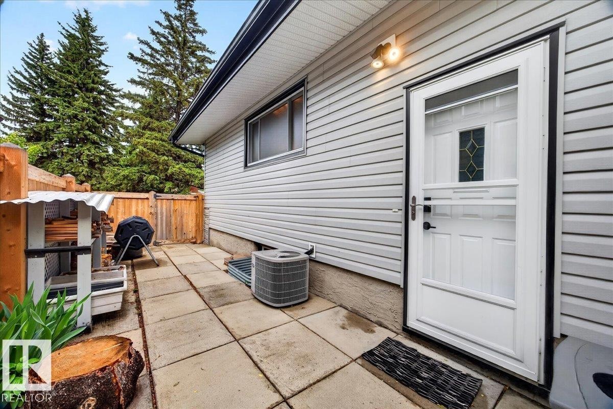 15302 76 Av, Edmonton, AB