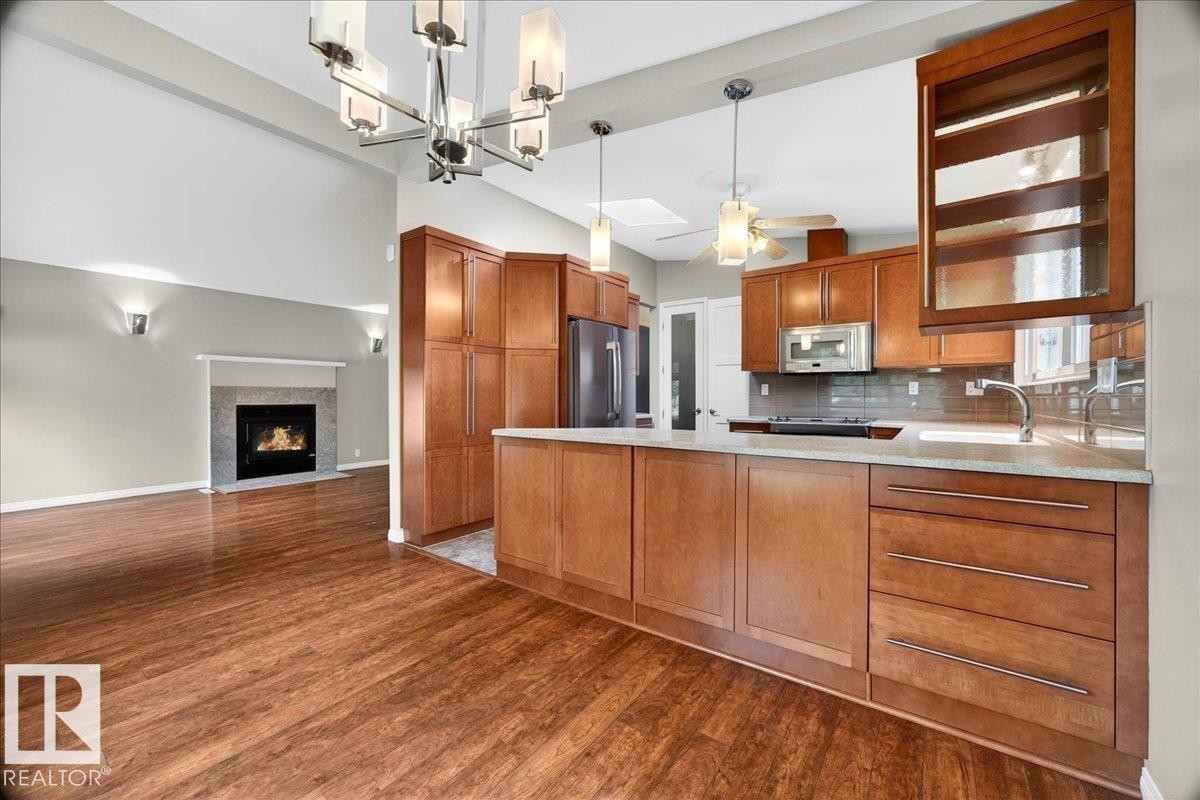 15302 76 Av, Edmonton, AB