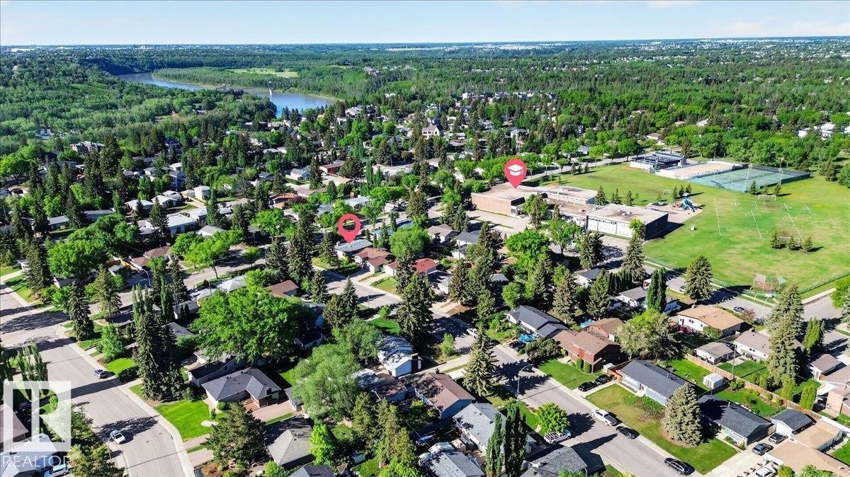 15302 76 Av, Edmonton, AB