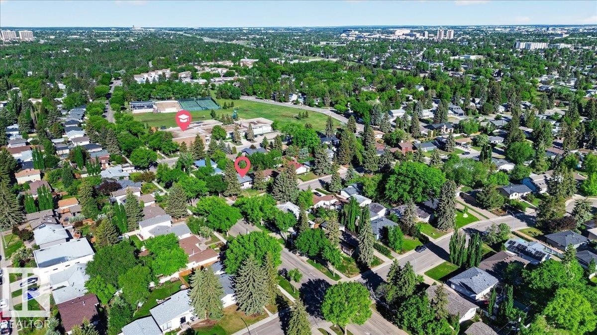 15302 76 Av, Edmonton, AB