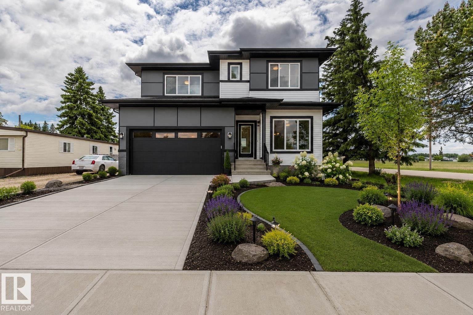 5023 47Ave, Calmar, AB