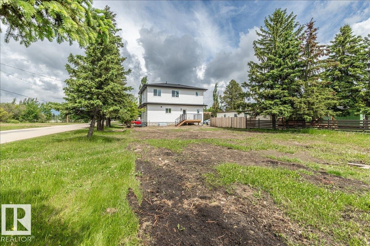 5023 47Ave, Calmar, AB
