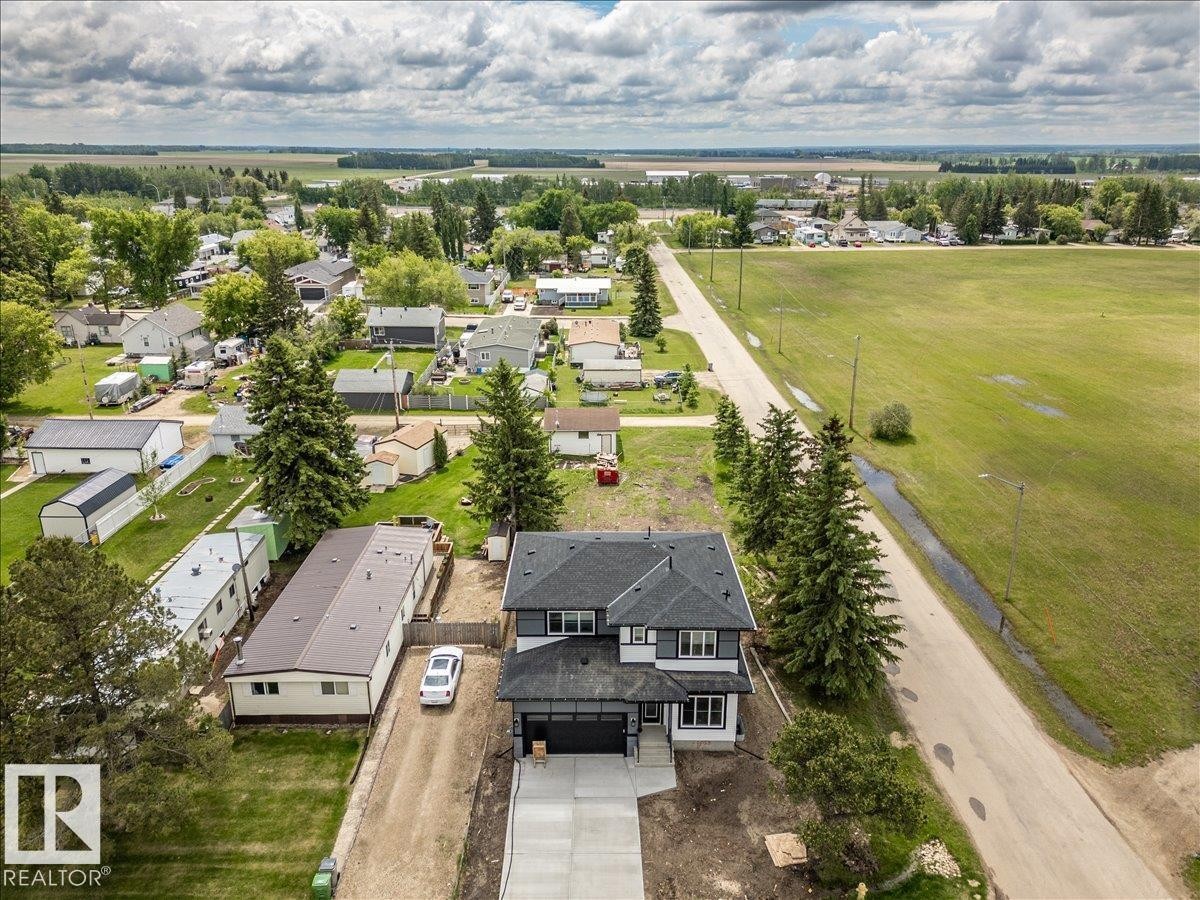 5023 47Ave, Calmar, AB