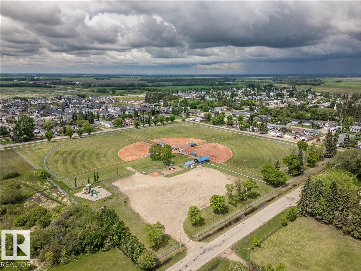5023 47Ave, Calmar, AB