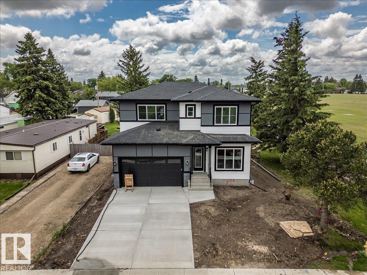 5023 47Ave, Calmar, AB