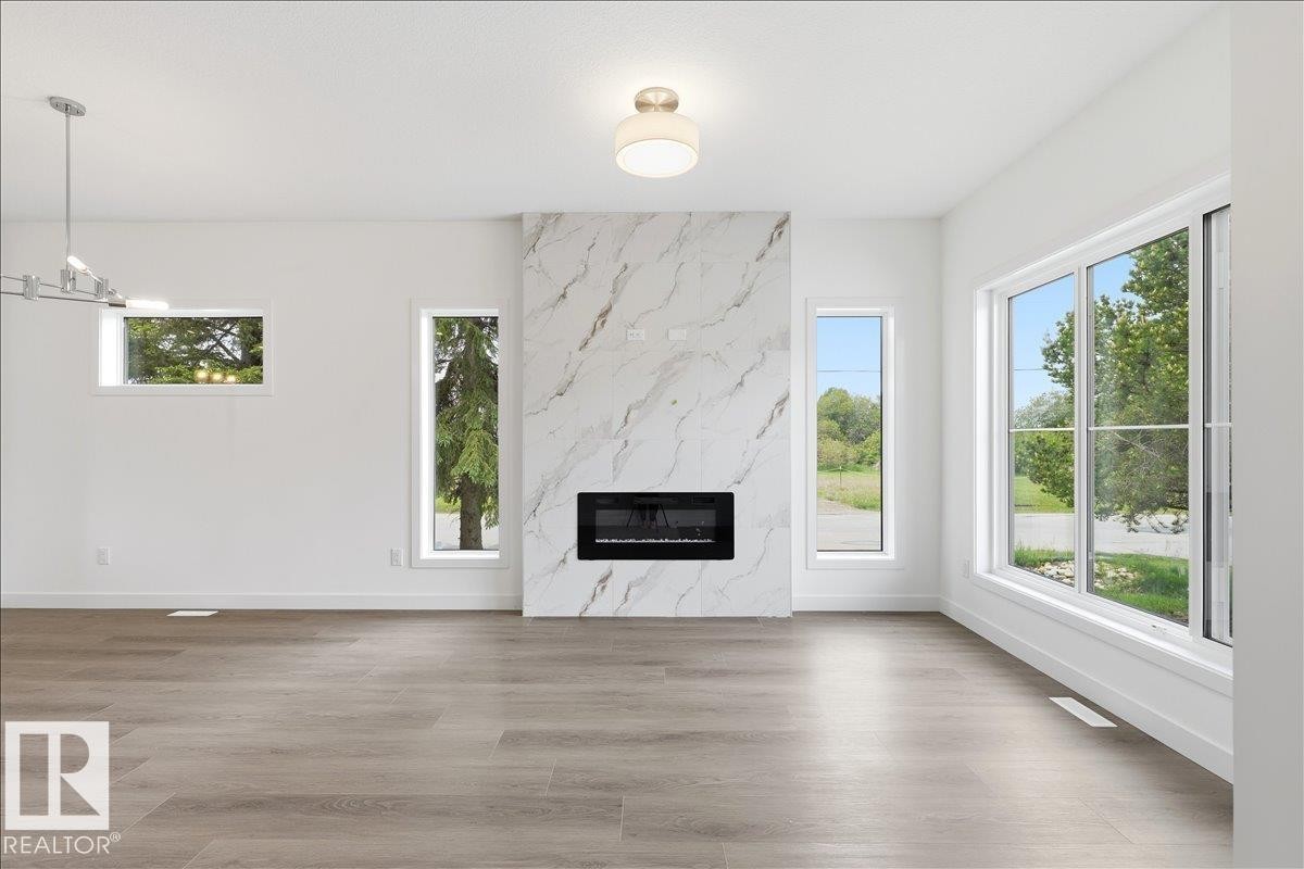 5023 47Ave, Calmar, AB