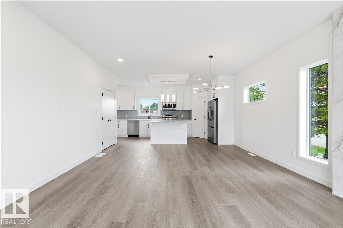 5023 47Ave, Calmar, AB