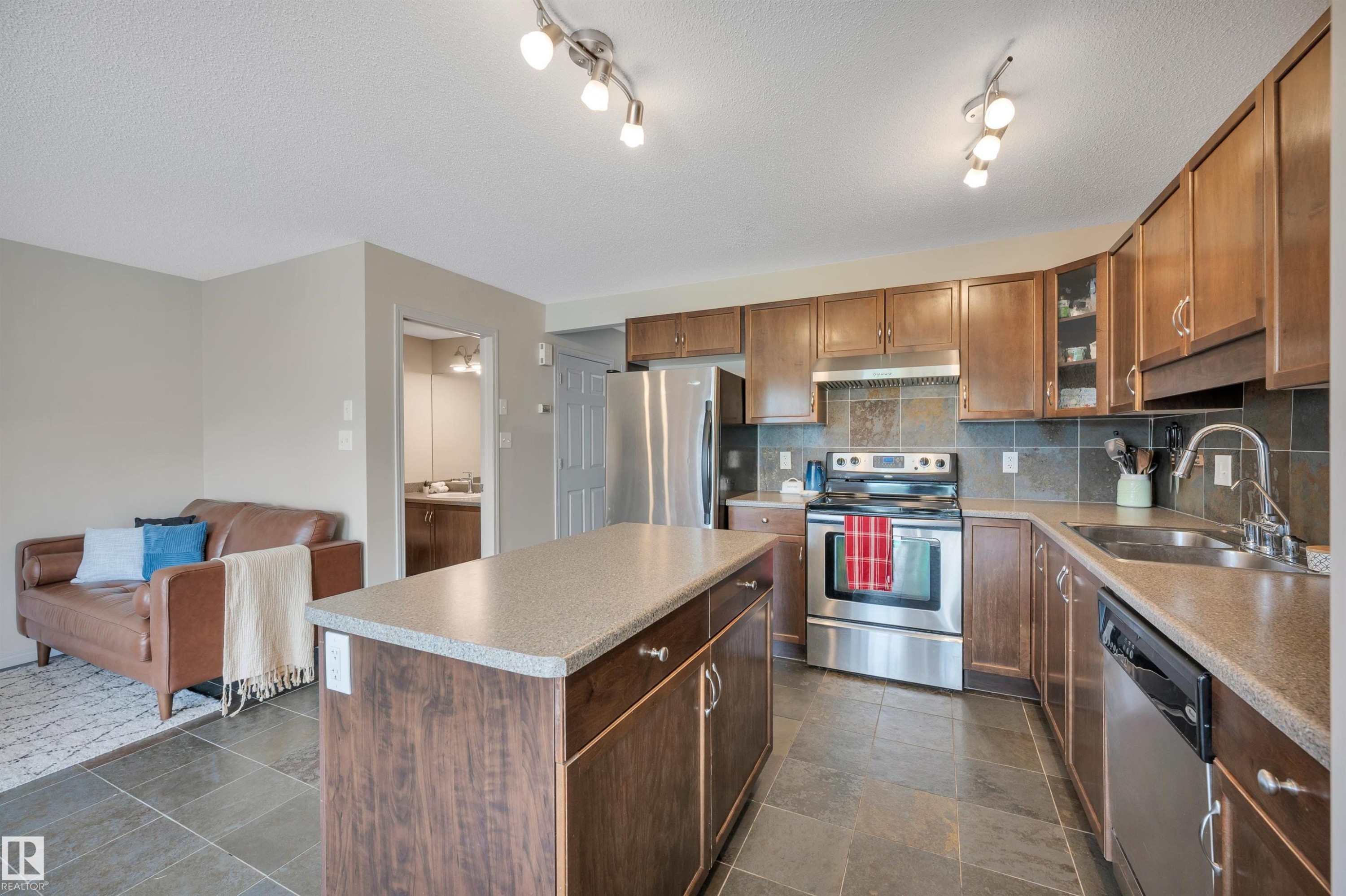 5819 8 Avenue, Edmonton, AB