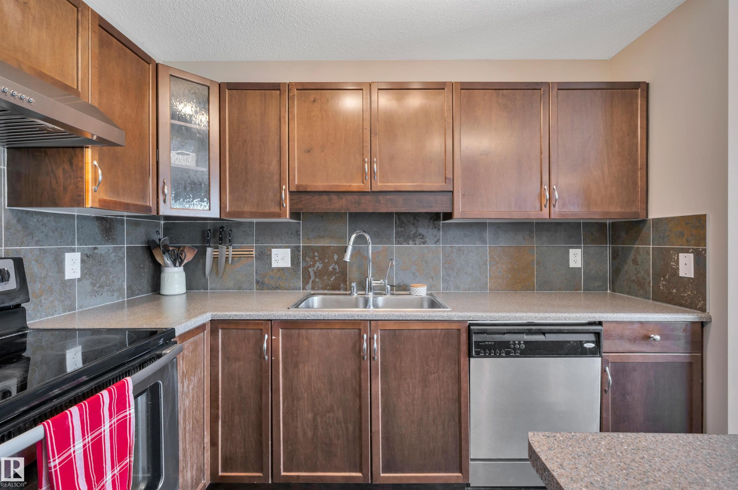 5819 8 Avenue, Edmonton, AB