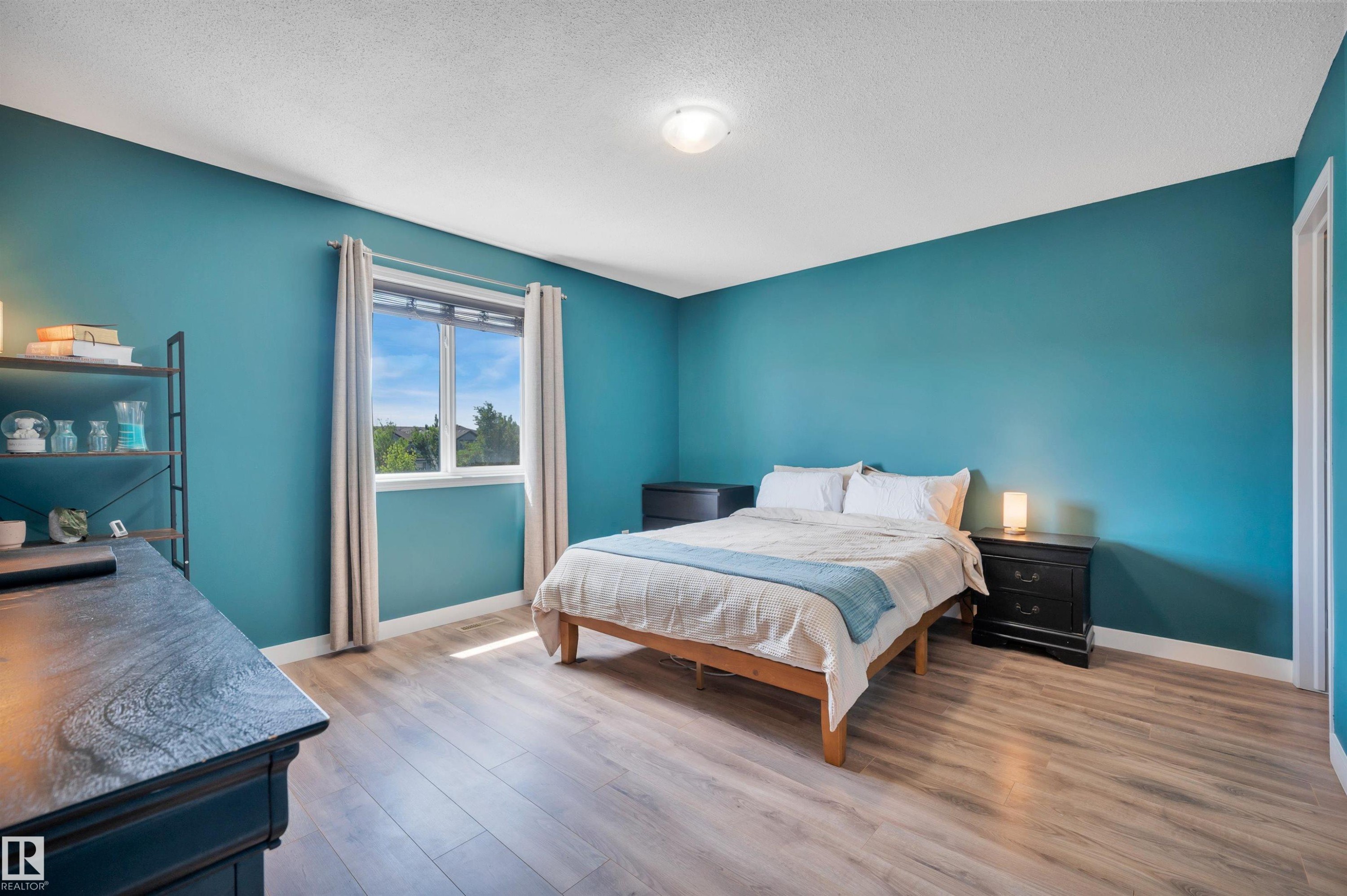5819 8 Avenue, Edmonton, AB