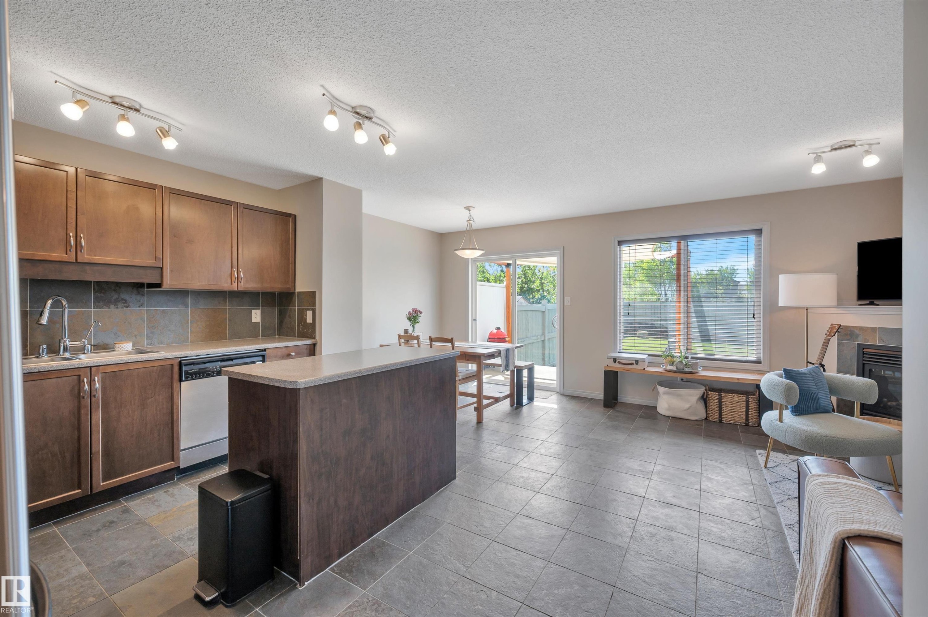 5819 8 Avenue, Edmonton, AB