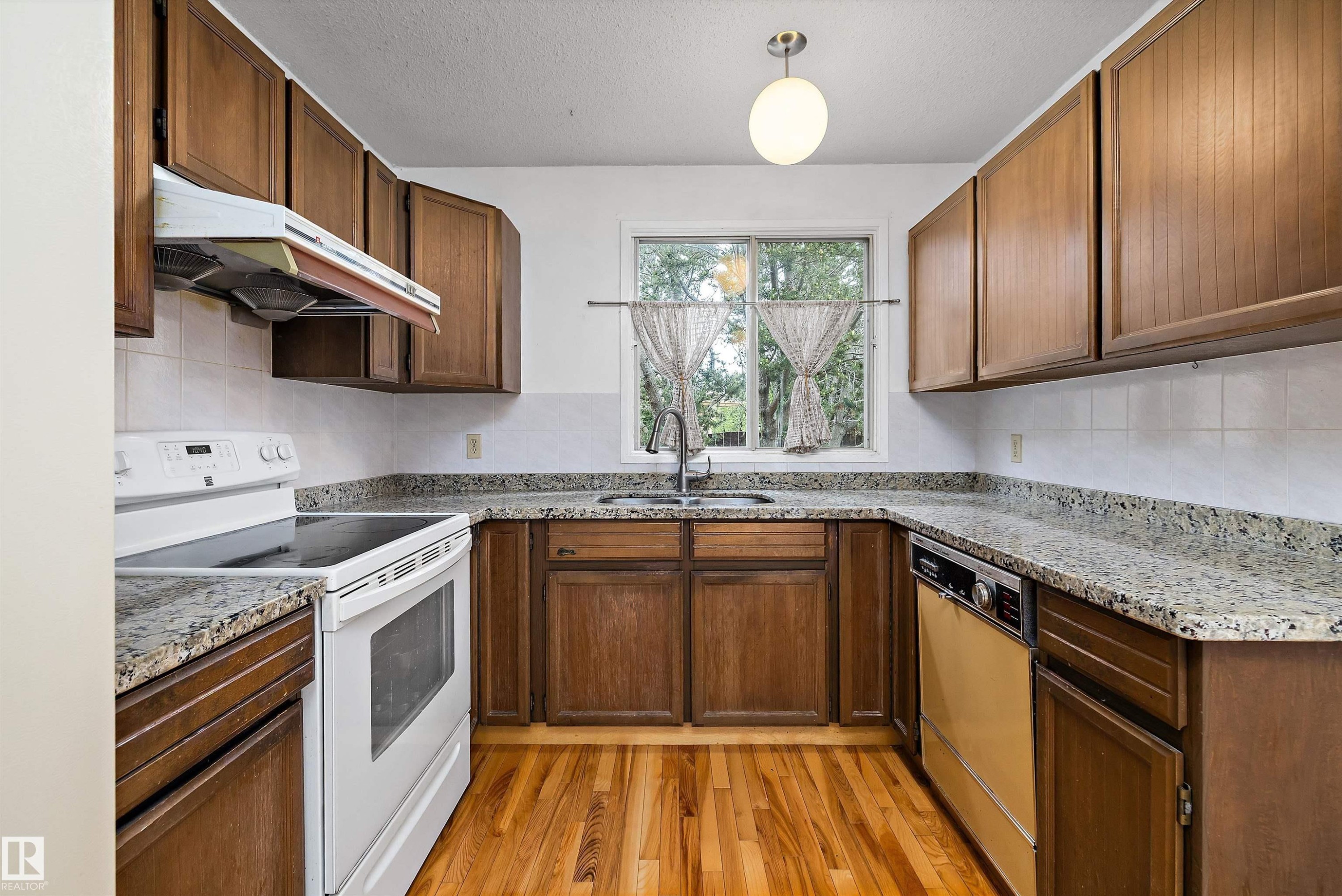 6816 40 Avenue, Edmonton, AB
