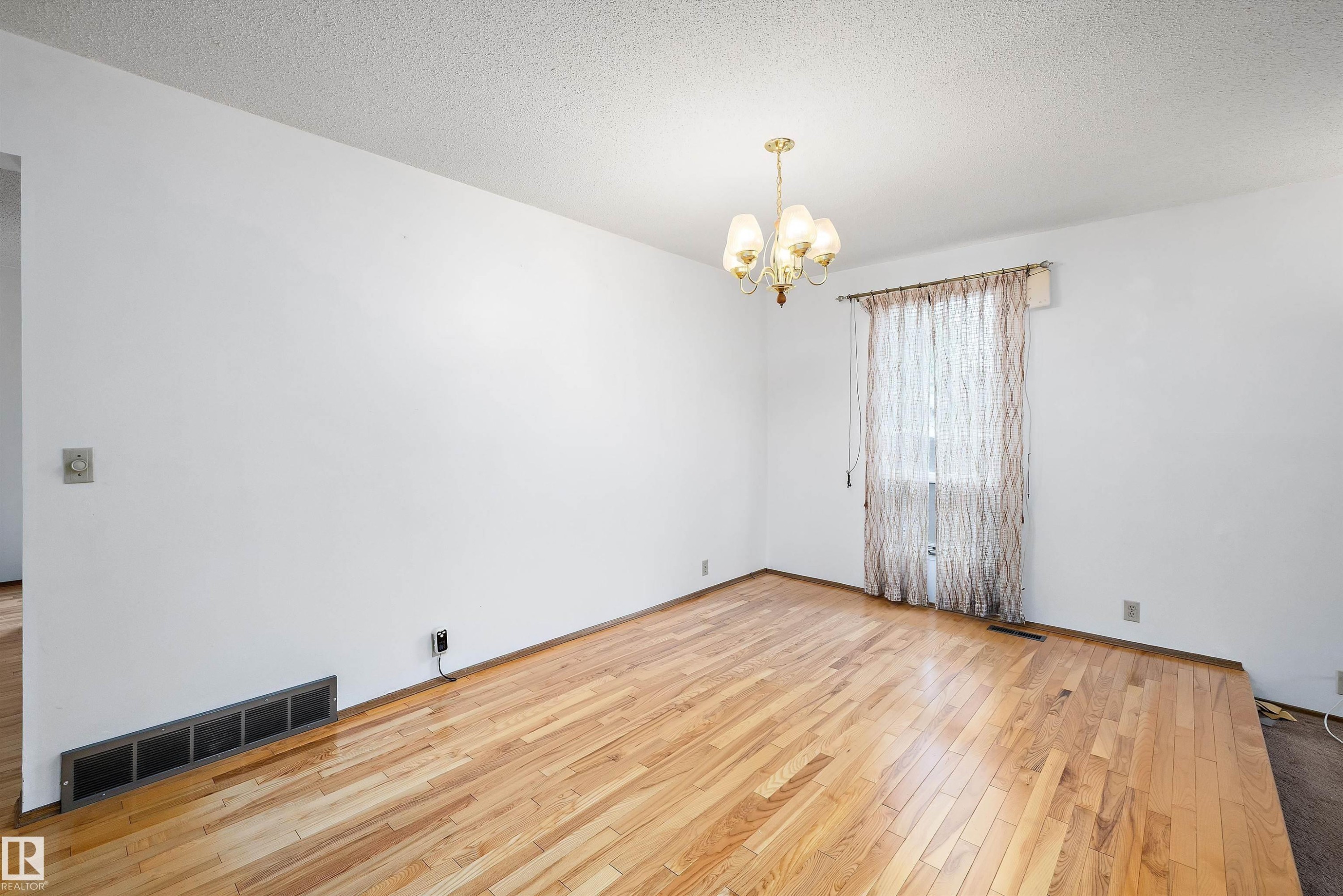 6816 40 Avenue, Edmonton, AB