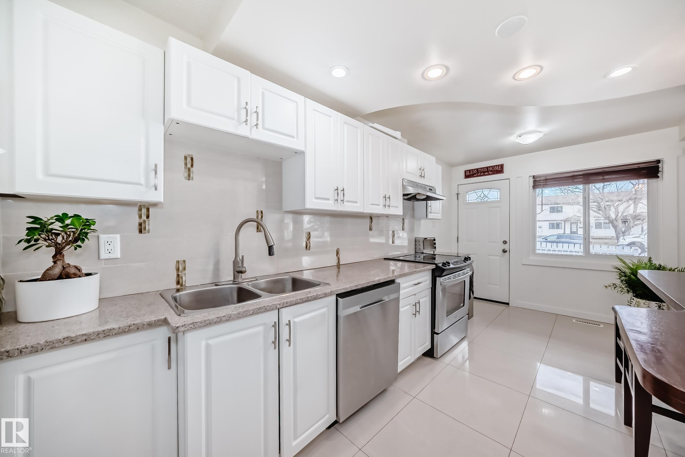 75 Amberly Court, Edmonton, AB