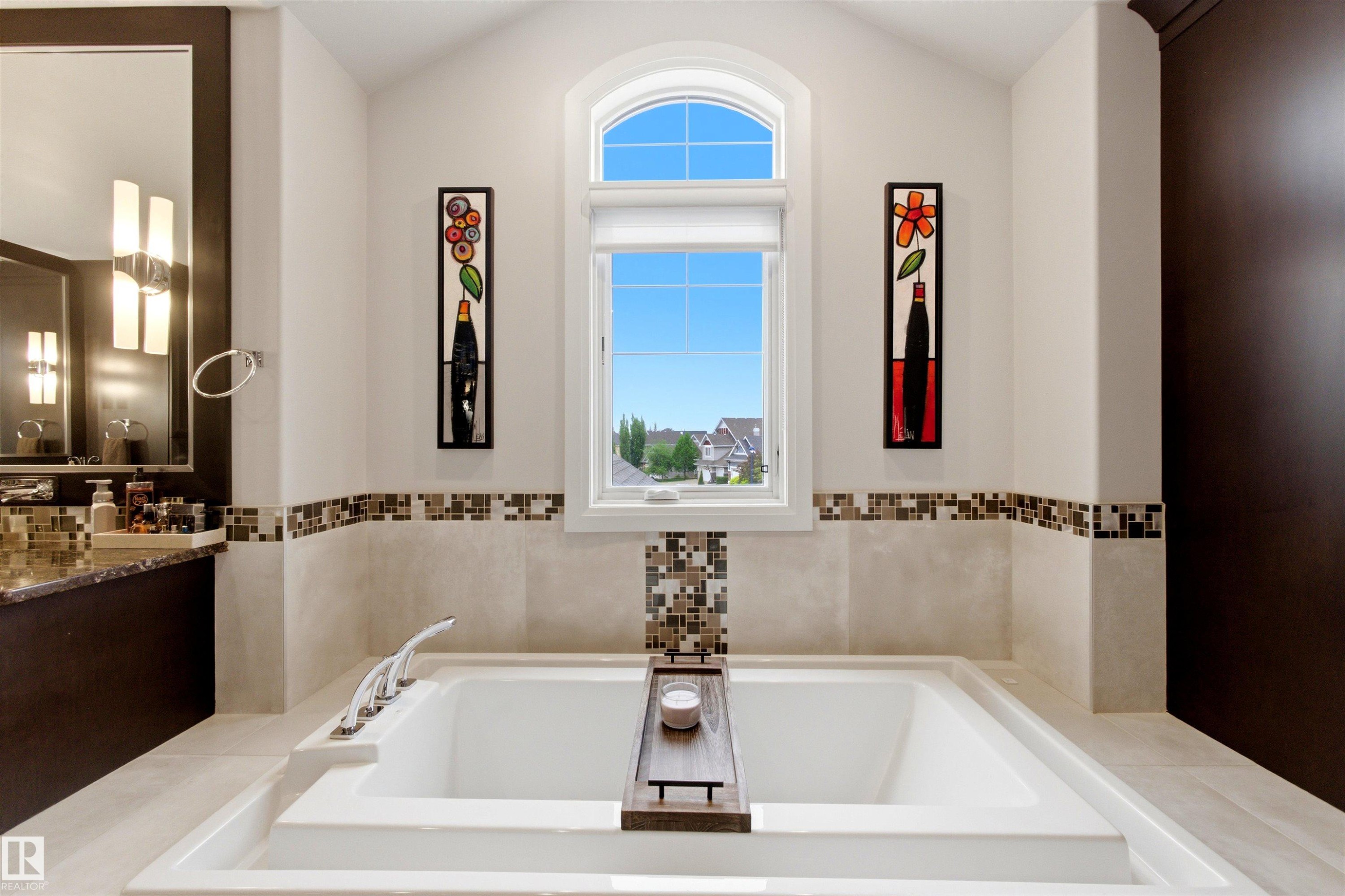 Alcove bathtub with an arched window above - 9003 16 Avenue Sw, Edmonton, AB - Indoor Photo Showing Bathroom