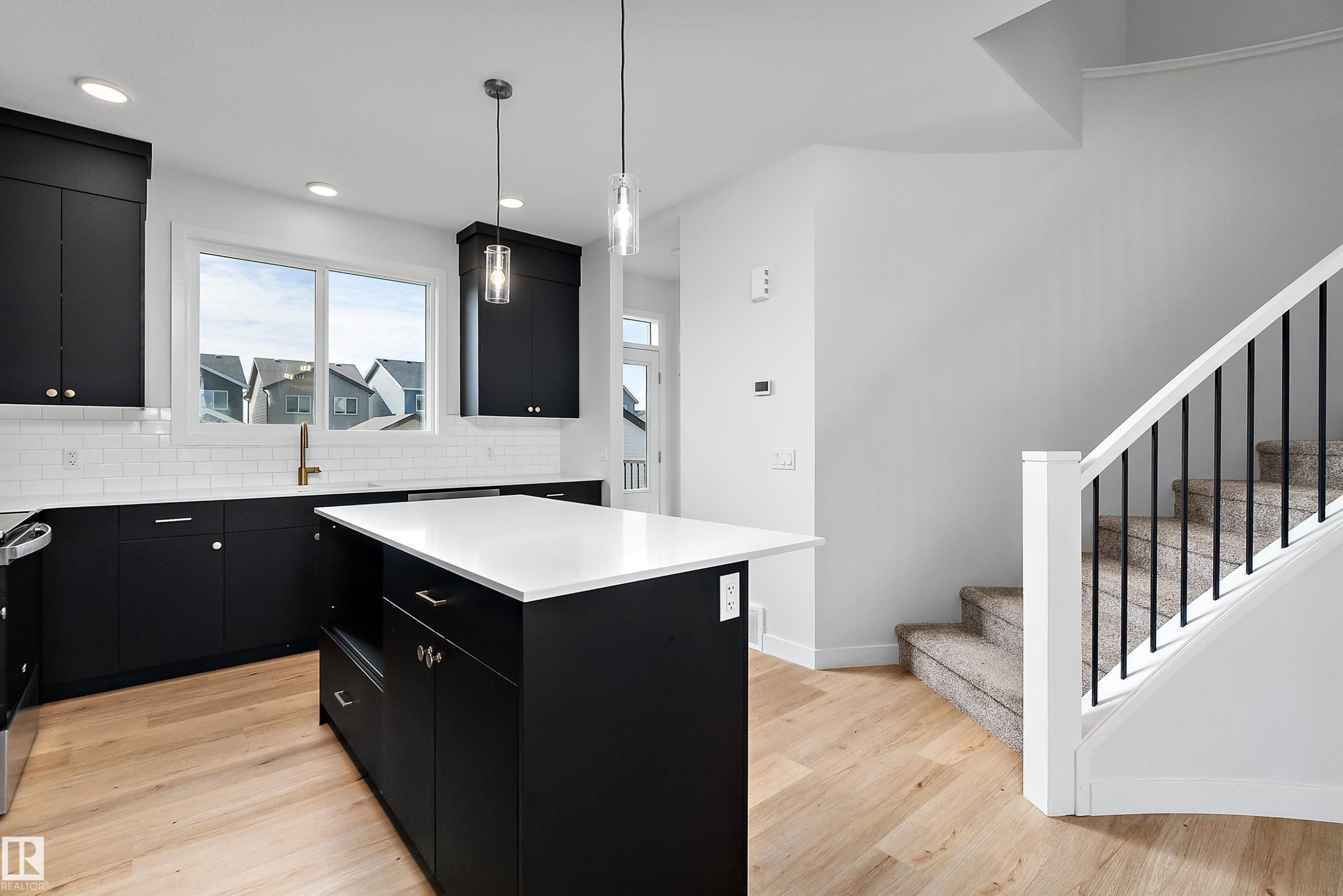 5275 Edgemont Boulevard Nw, Edmonton, AB - Indoor Photo Showing Kitchen