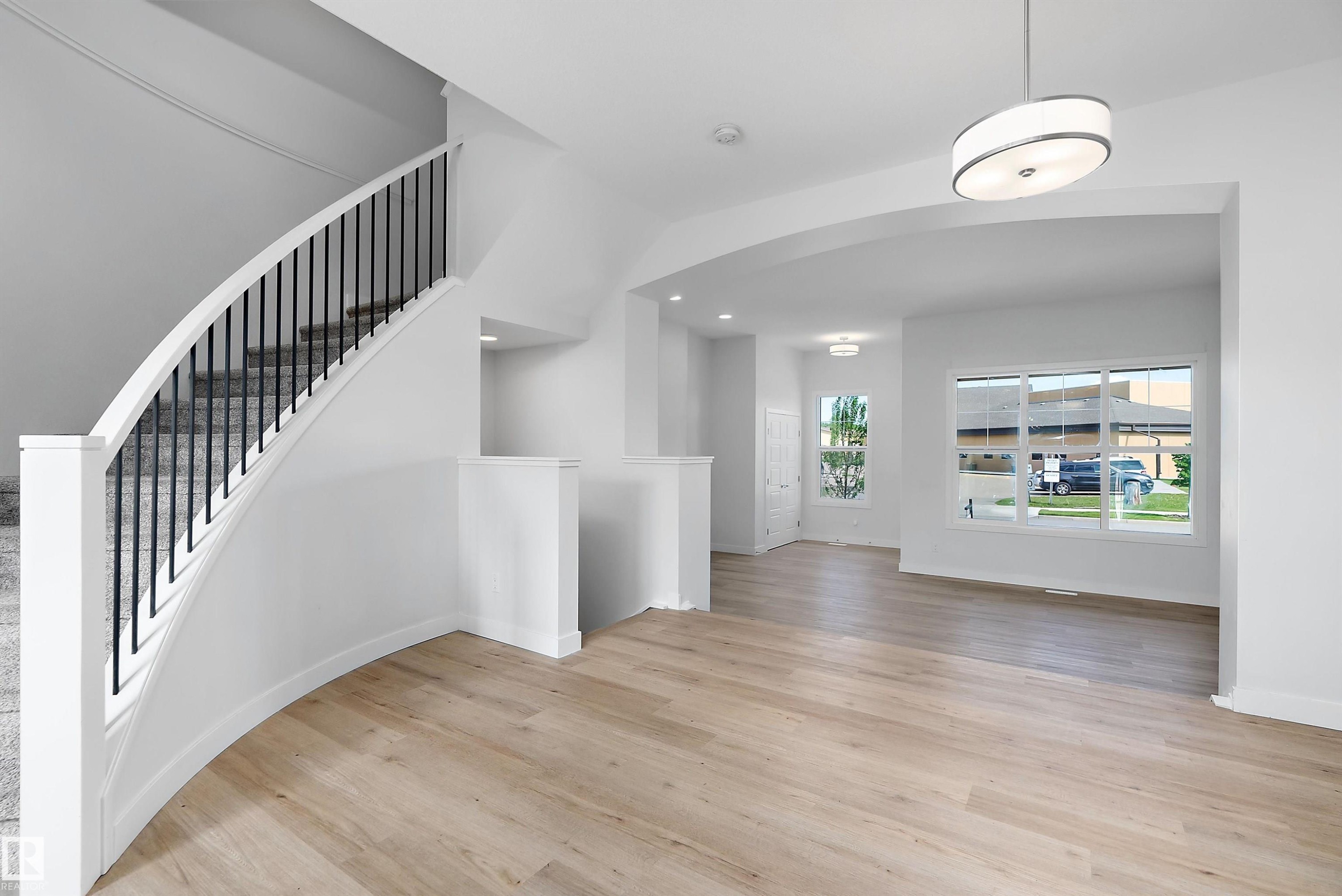 5275 Edgemont Boulevard Nw, Edmonton, AB - Indoor Photo Showing Other Room