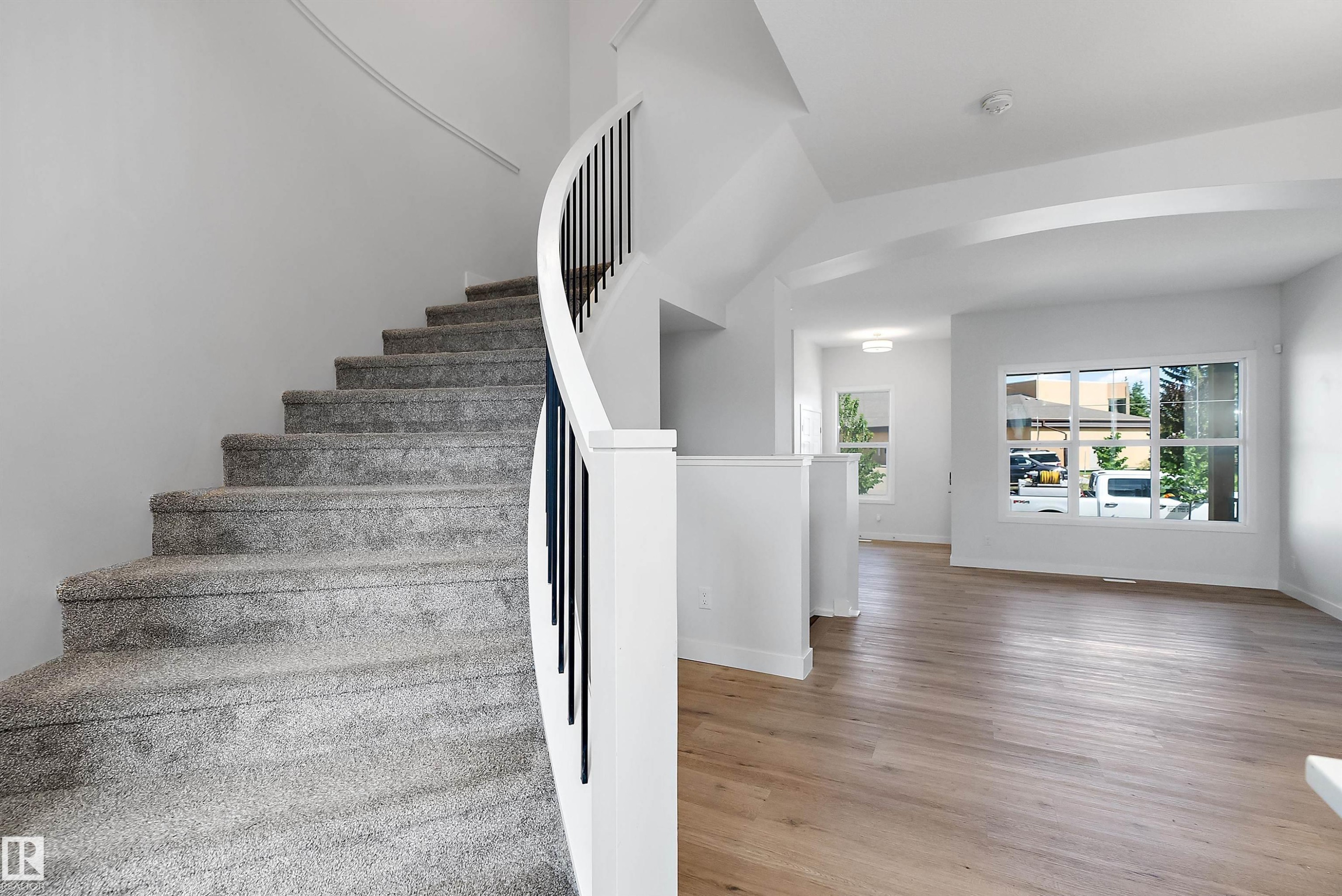 5275 Edgemont Boulevard Nw, Edmonton, AB - Indoor Photo Showing Other Room