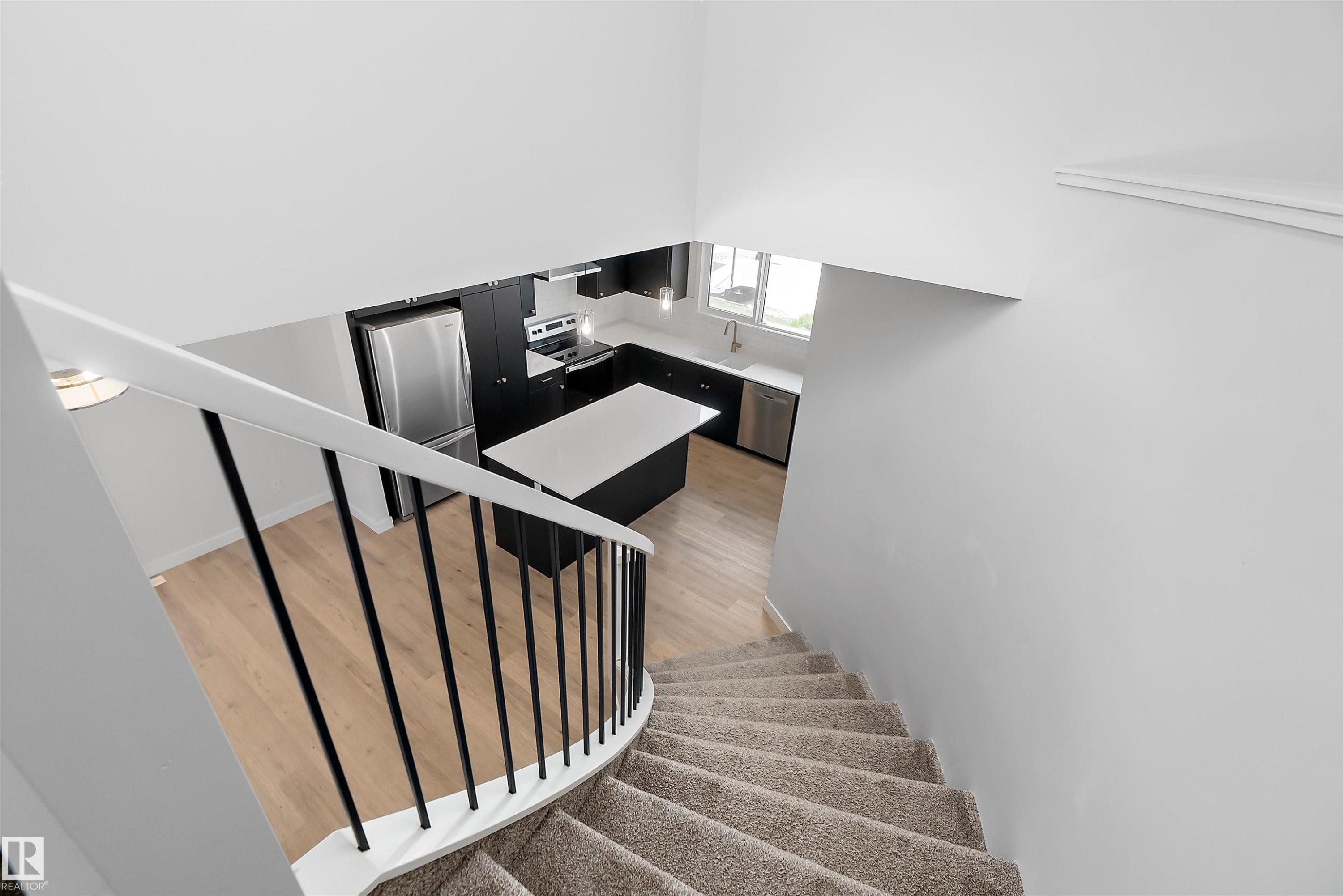 5275 Edgemont Boulevard Nw, Edmonton, AB - Indoor Photo Showing Other Room