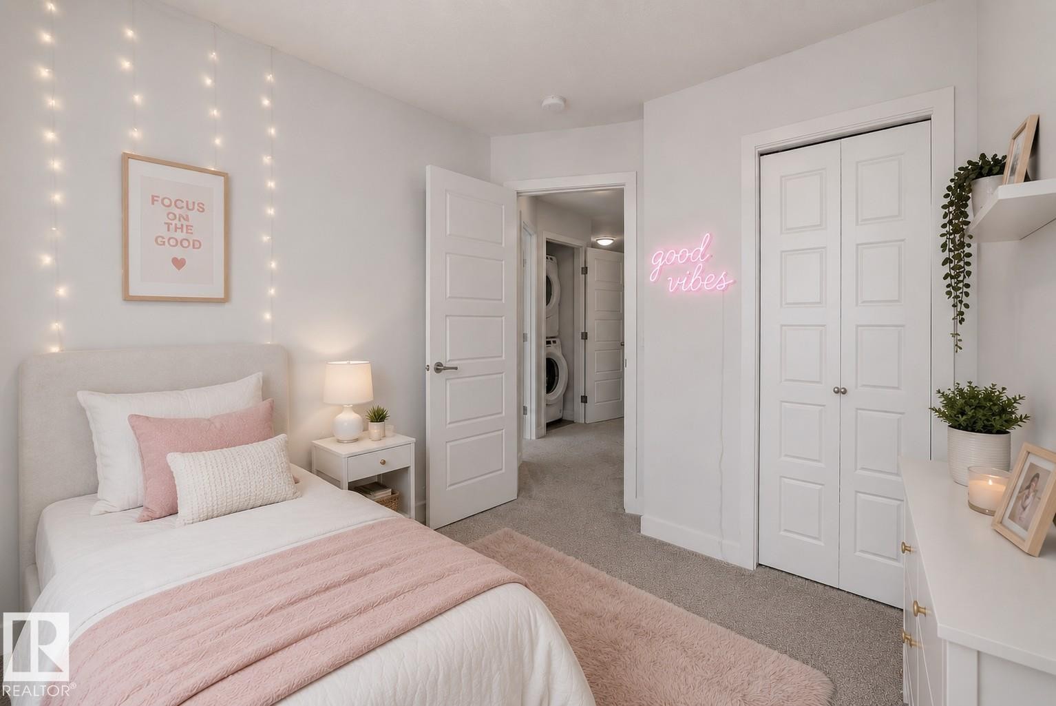 5275 Edgemont Boulevard Nw, Edmonton, AB - Indoor Photo Showing Bedroom