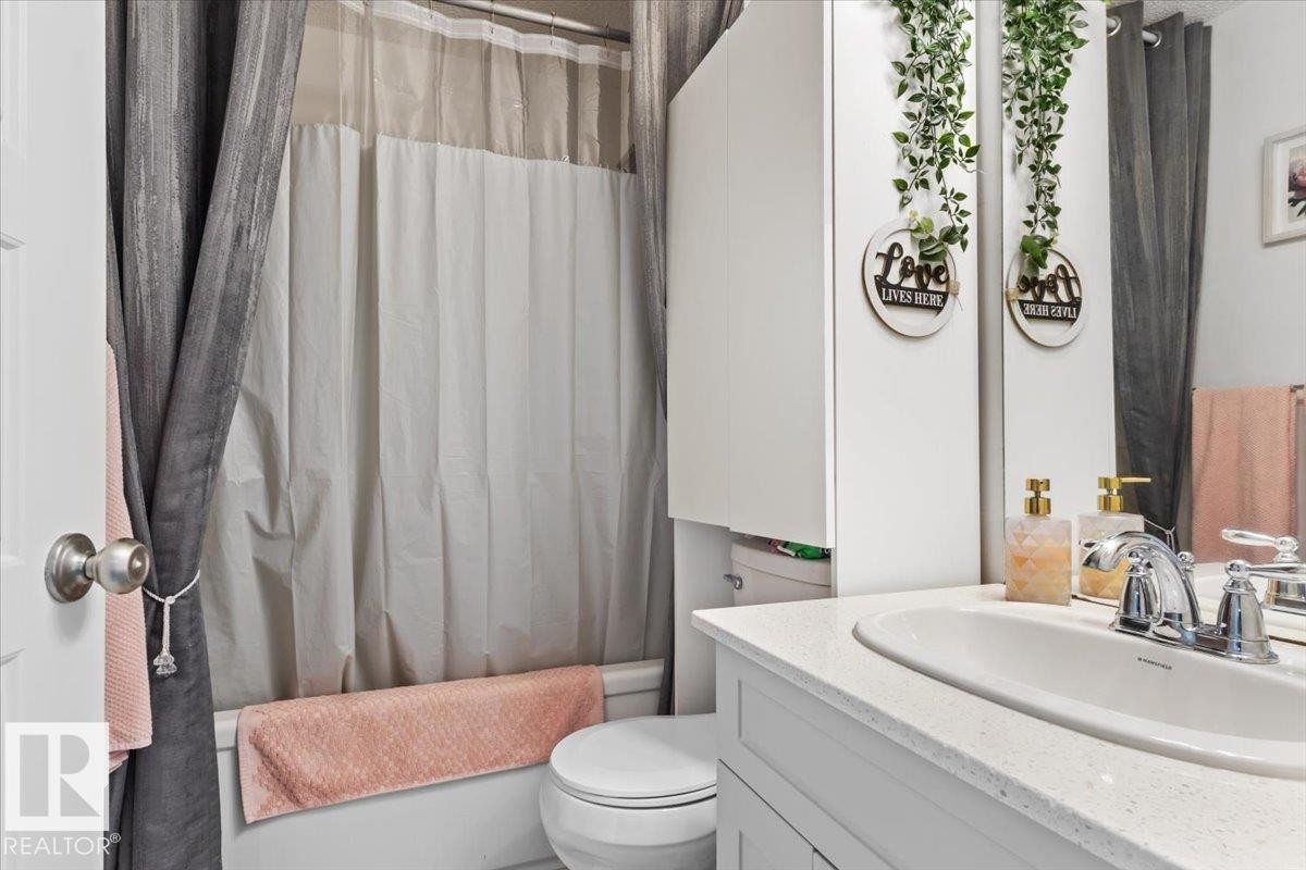 5213 22 Avenue Sw, Edmonton, AB - Indoor Photo Showing Bathroom