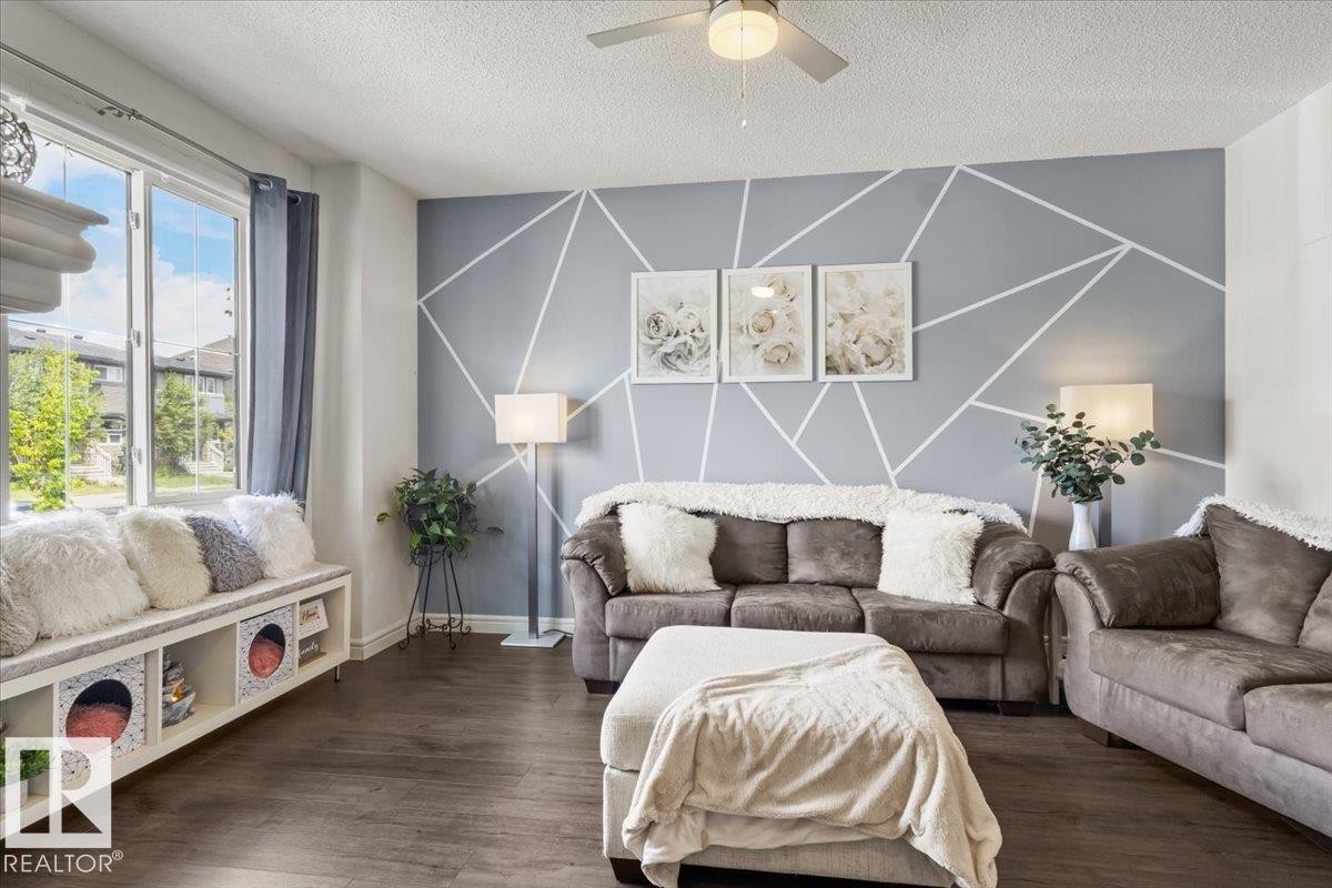 5213 22 Avenue Sw, Edmonton, AB - Indoor Photo Showing Living Room