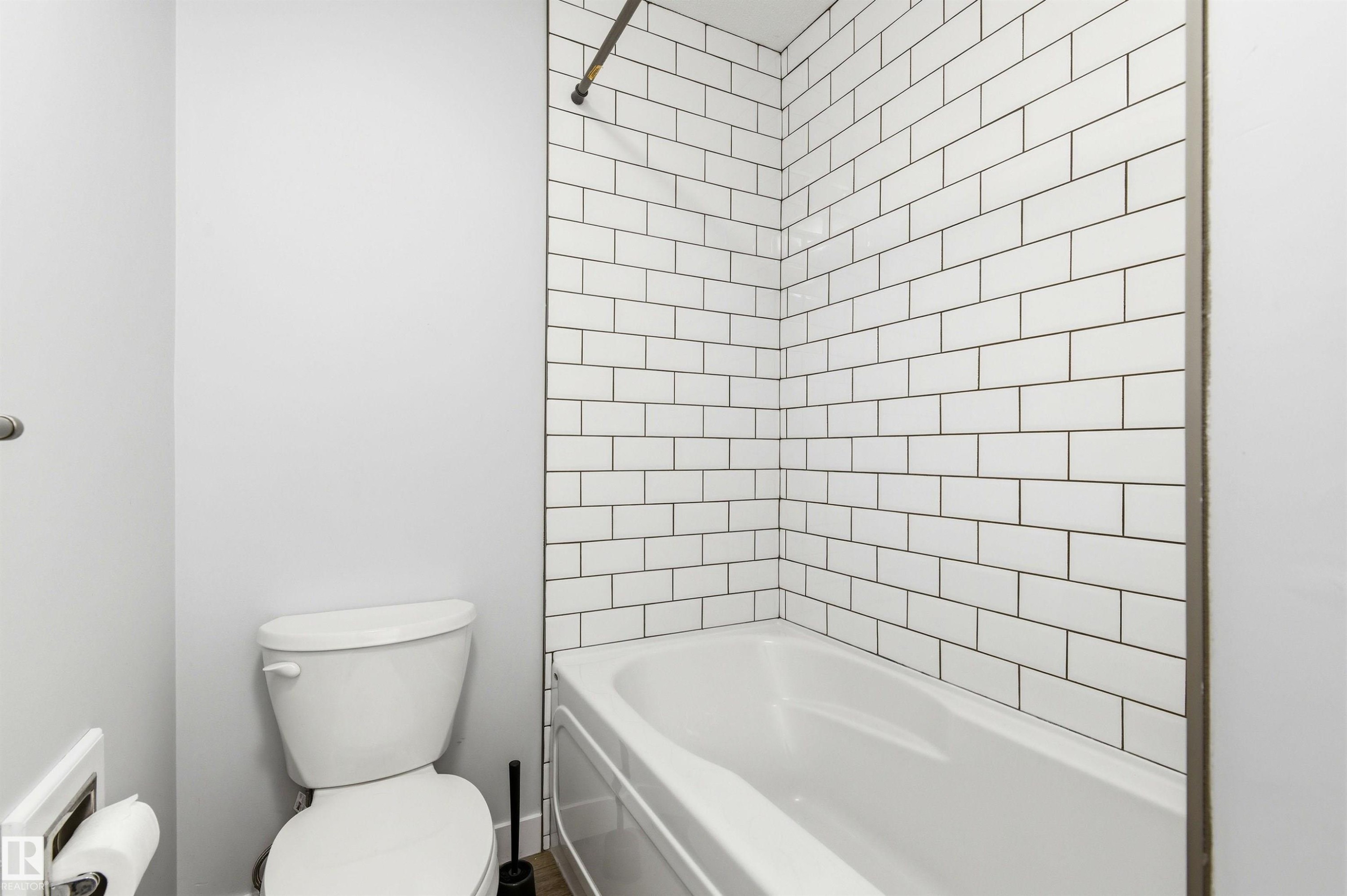 Bathroom - 18353 66 Avenue, Edmonton, AB