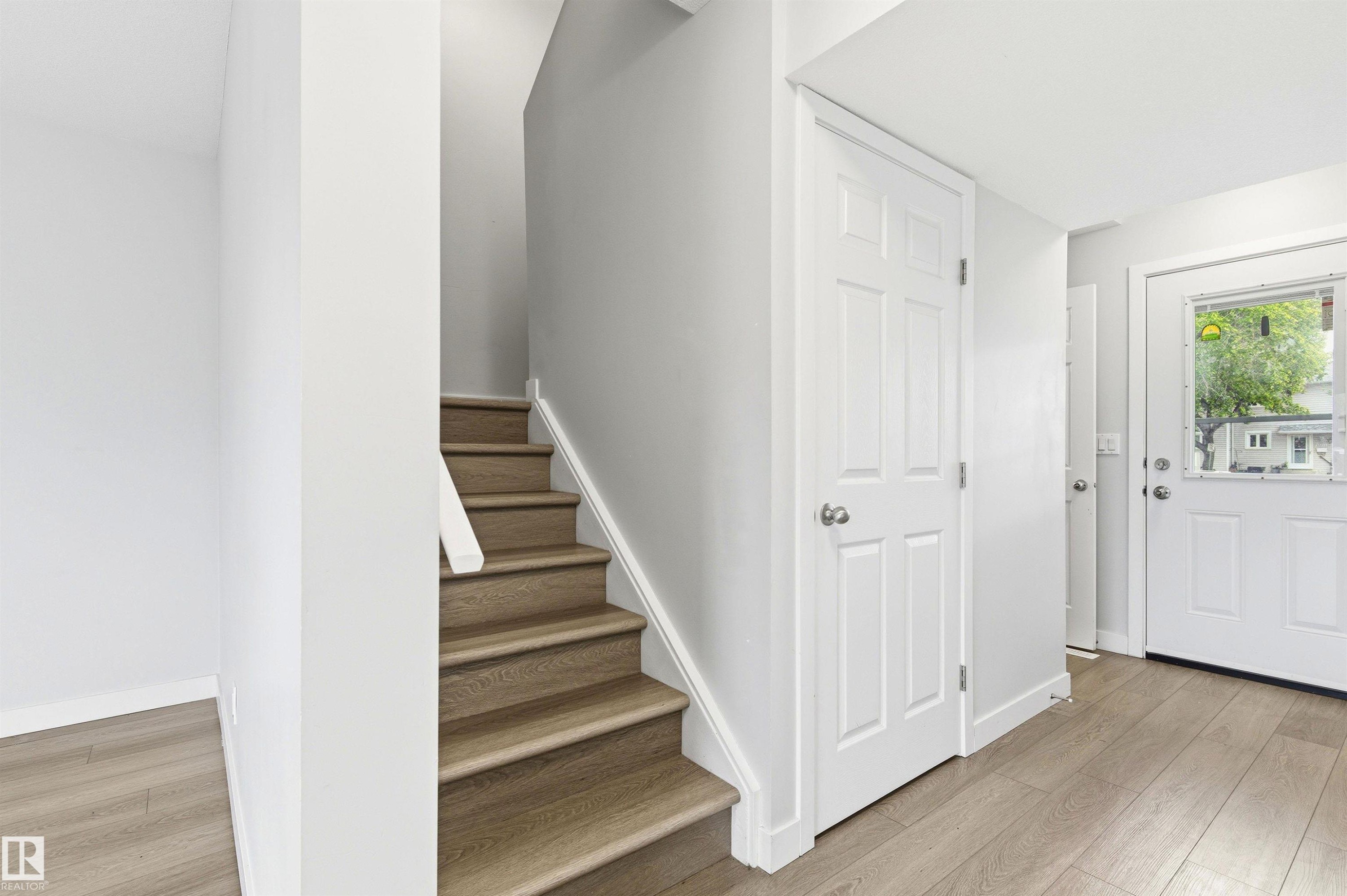 Stairs - 18353 66 Avenue, Edmonton, AB