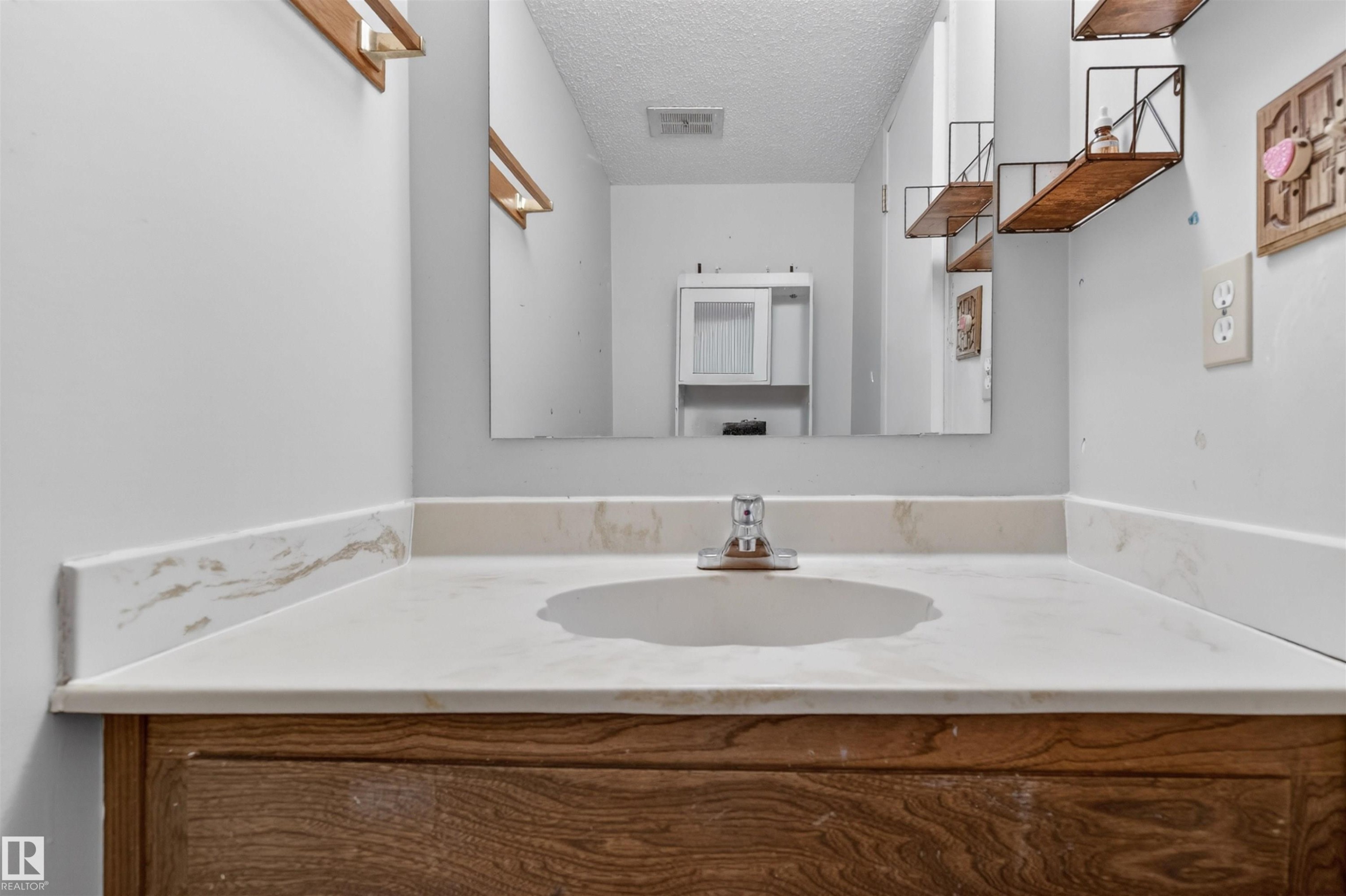 1 4275 76 Street, Edmonton, AB