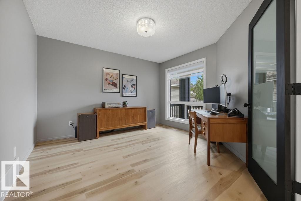 1892 Robertson Crescent, Edmonton, AB