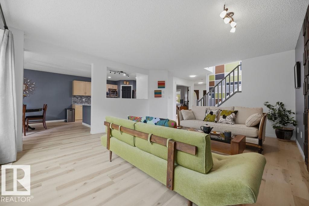 1892 Robertson Crescent, Edmonton, AB