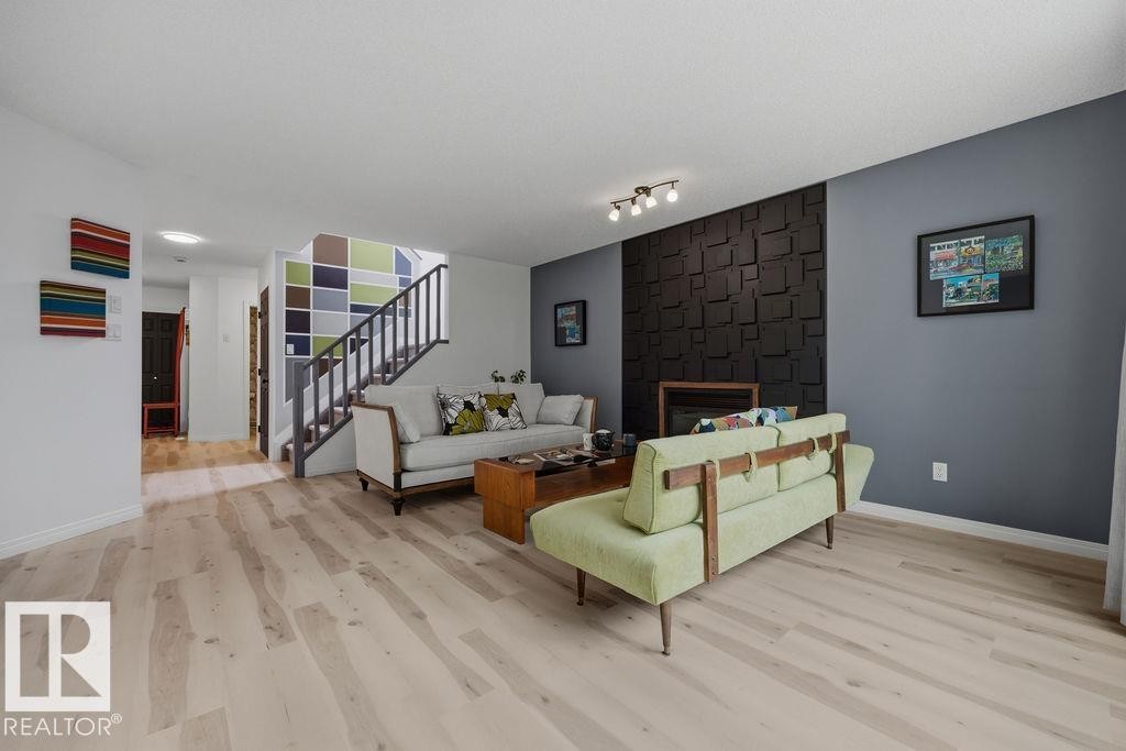 1892 Robertson Crescent, Edmonton, AB