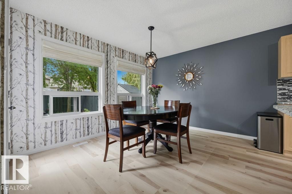 1892 Robertson Crescent, Edmonton, AB
