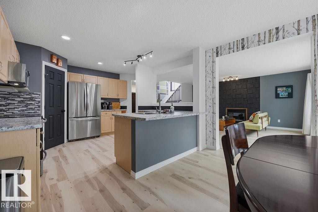 1892 Robertson Crescent, Edmonton, AB