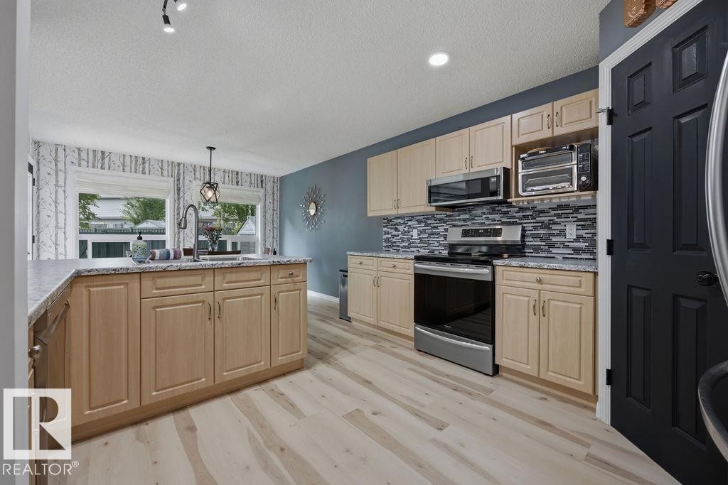 1892 Robertson Crescent, Edmonton, AB