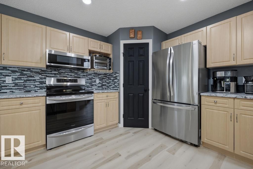 1892 Robertson Crescent, Edmonton, AB