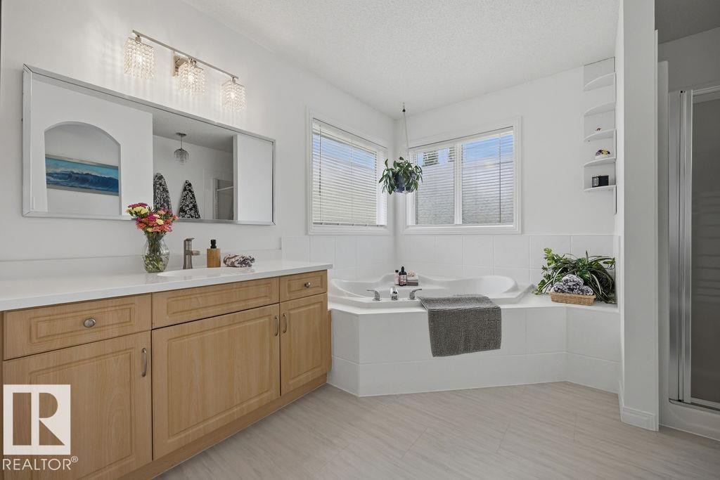 1892 Robertson Crescent, Edmonton, AB