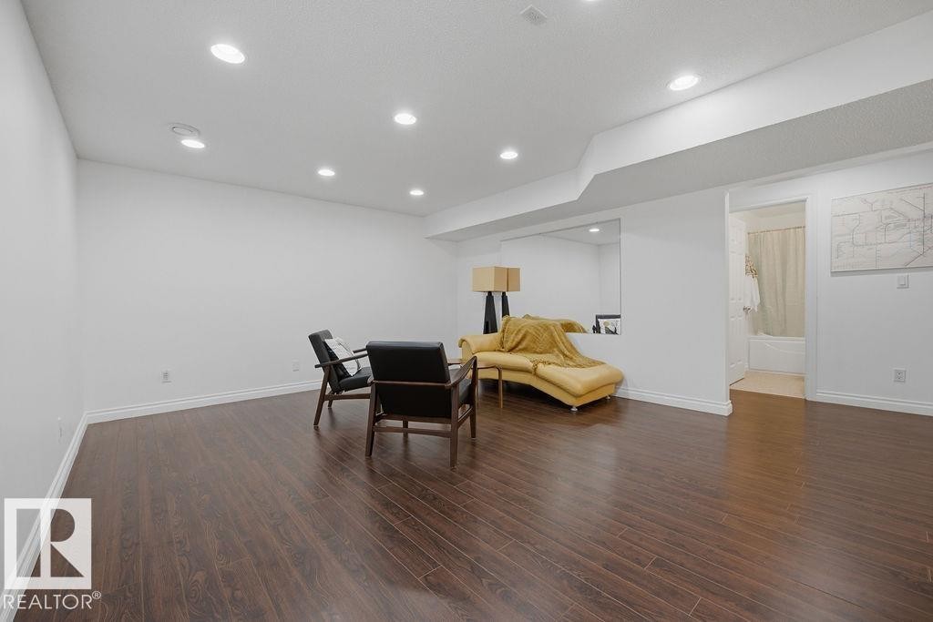 1892 Robertson Crescent, Edmonton, AB