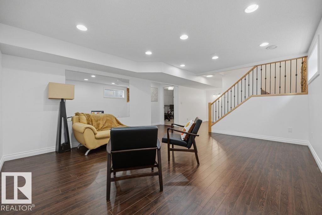 1892 Robertson Crescent, Edmonton, AB