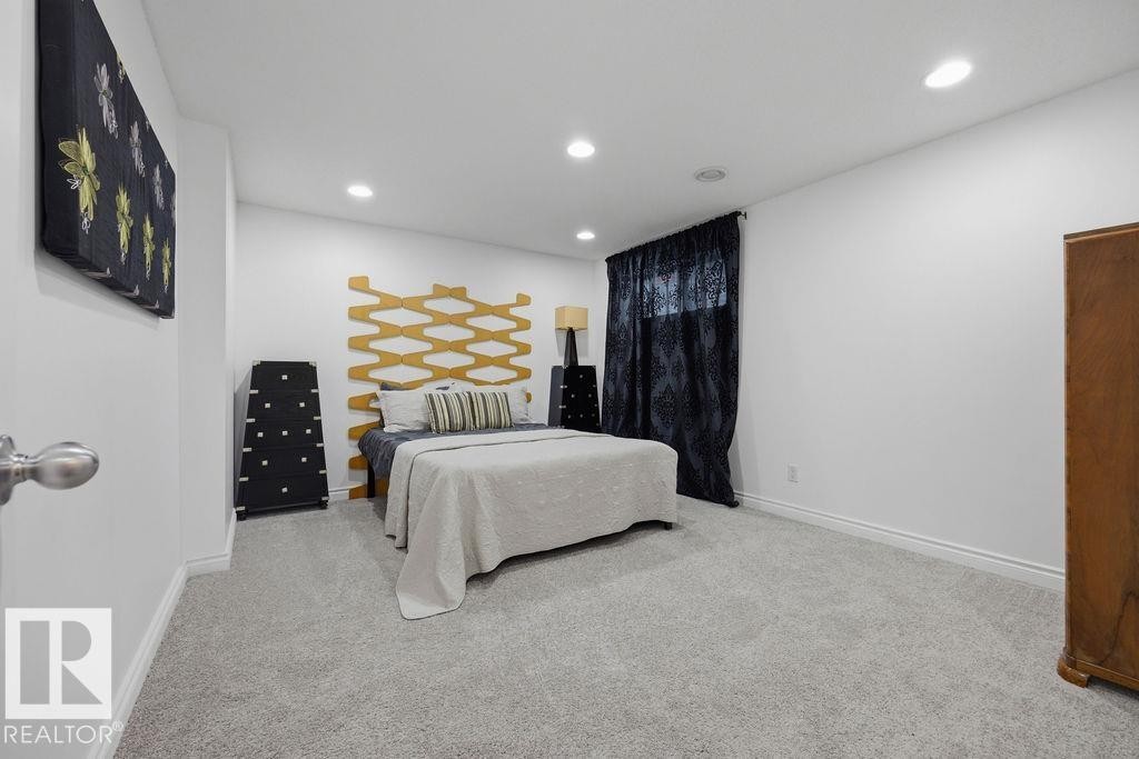 1892 Robertson Crescent, Edmonton, AB