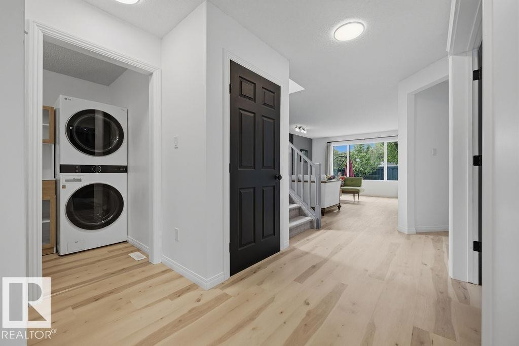 1892 Robertson Crescent, Edmonton, AB
